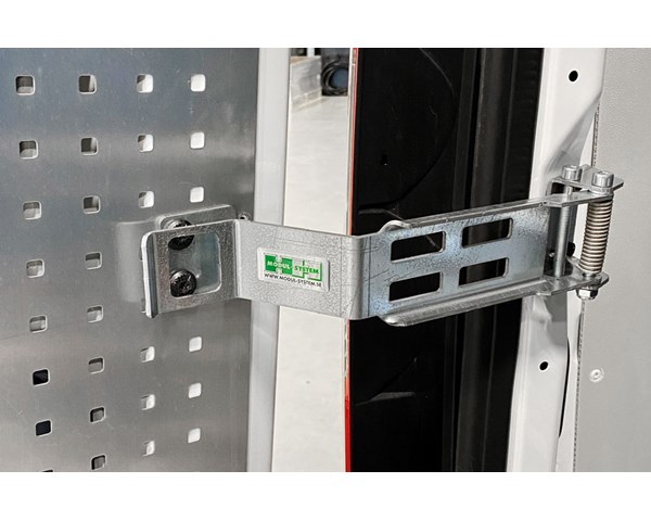 Nous présentons de nouvelles charnières d'arrêt de porte intelligentes pour les portes arrière de Mercedes Sprinter